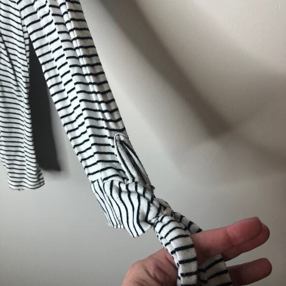 Striped White and Black Long Sleeves Tie Knot Shirt Top Size Medium - Picture 8 of 9